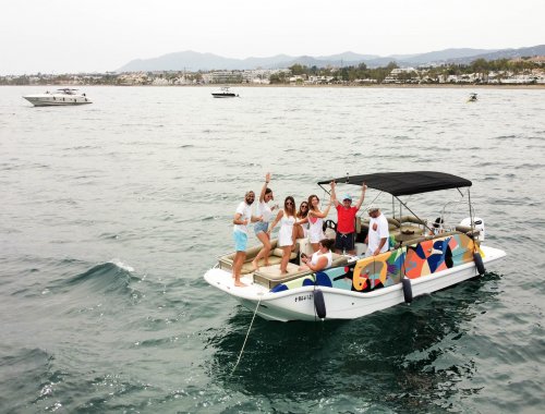 Barco open de 8 metros y 12 plazas